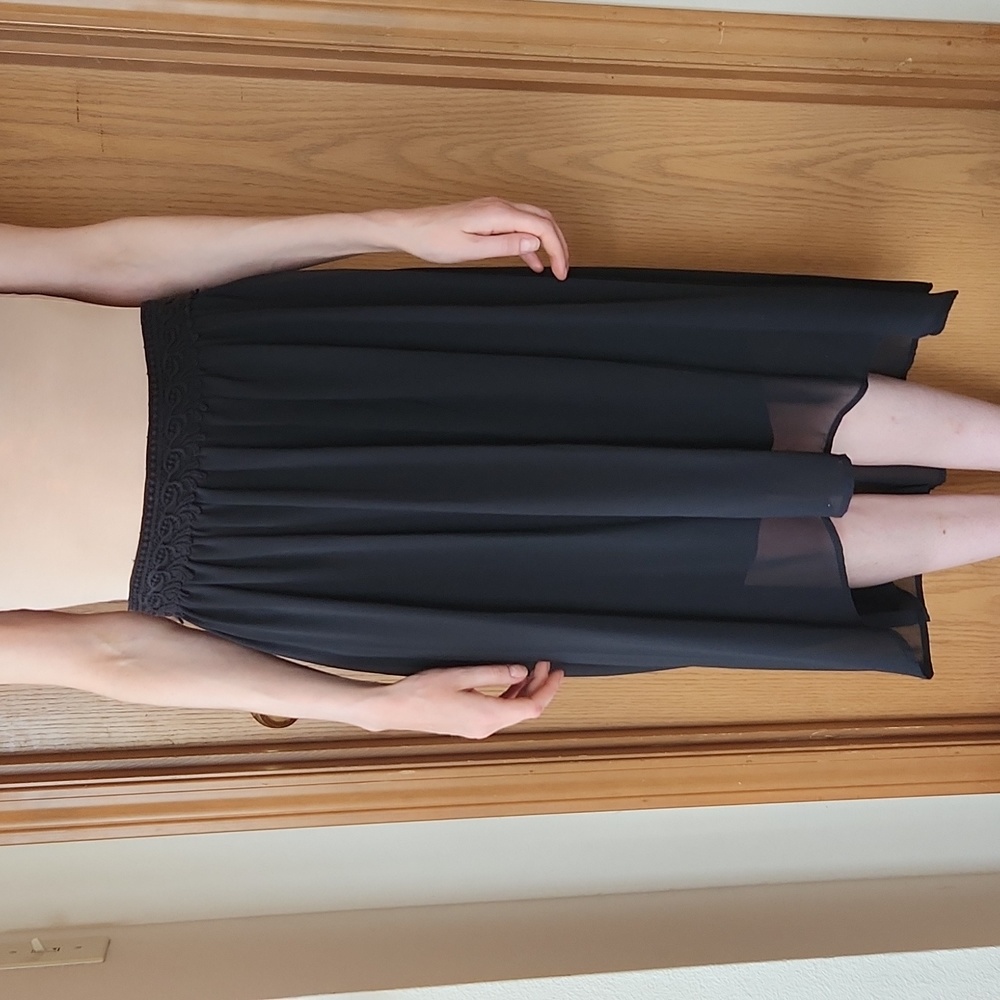 Size S Pleione high-low black flowy skirt
